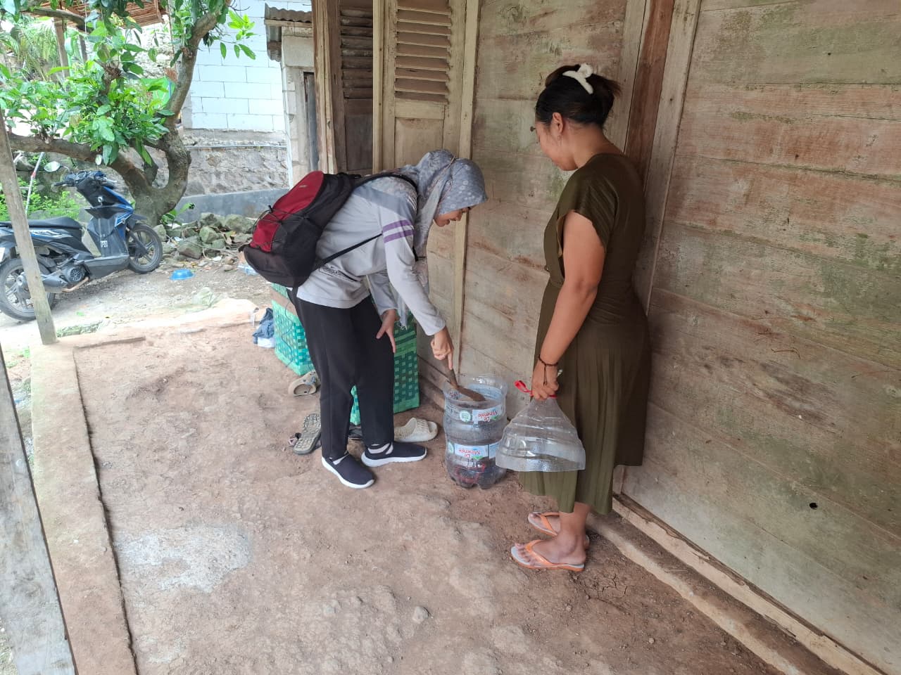 PEMICUAN STBM DENGAN PEMANFAATAN SAMPAH ORGANIK MENJADI KOMPOSTER