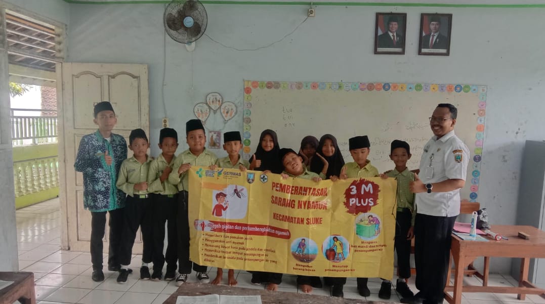 Edukasi Pencegahan Demam Berdarah Dengue (DBD) dan Pelaksanaan Survei Jentik di MI Islahiyah Leran