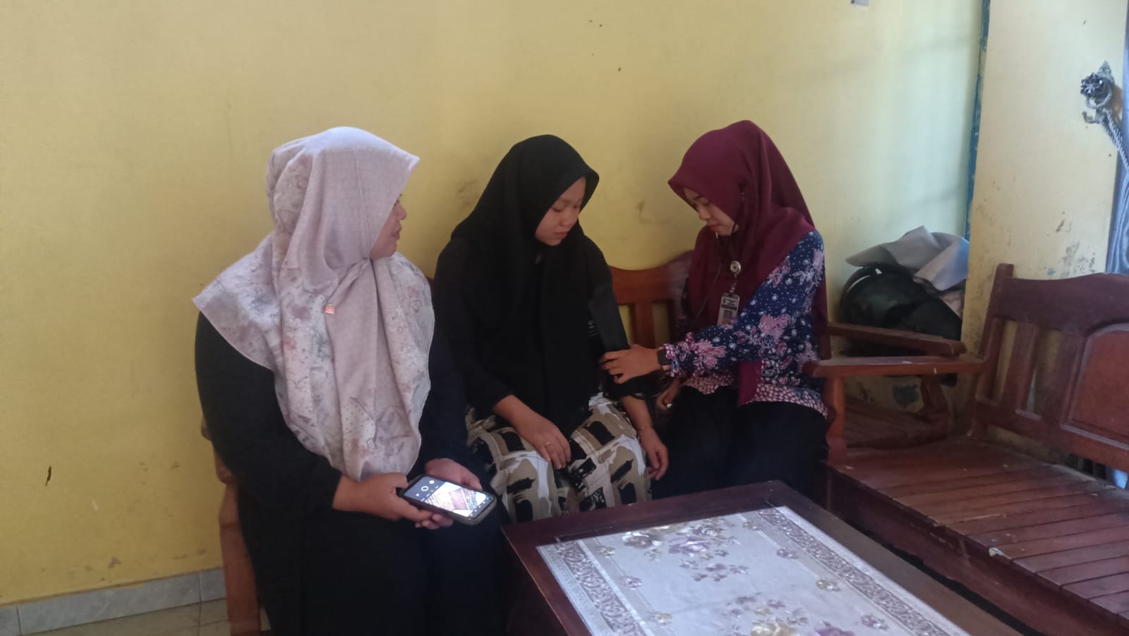 Pendampingan Sepenuh Hati untuk Ibu dan Buah Hati dengan Kunjungan Telponi